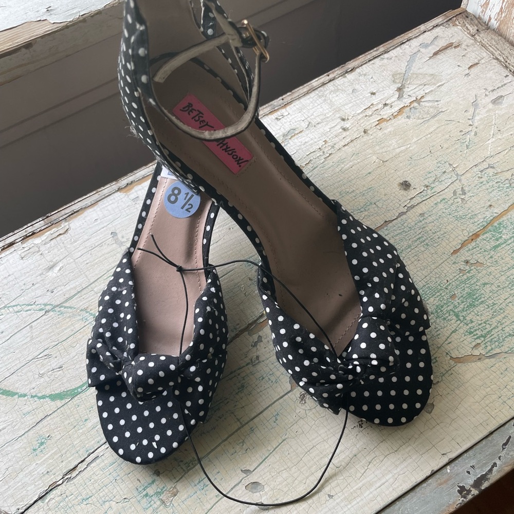 Betsey Johnson black & white polka dot ankle strap pump with block heel. 8.5 NWT